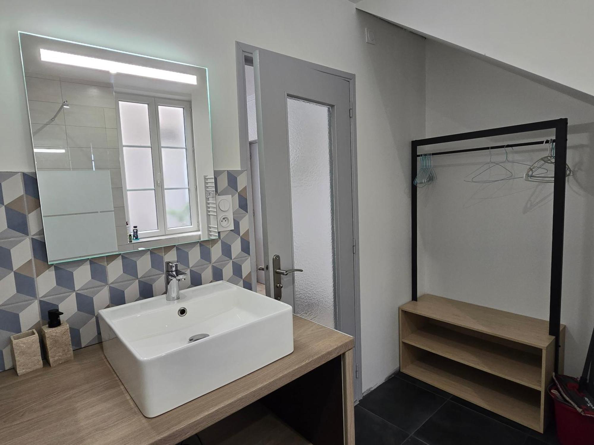 Appartement Au Calme Idealement Place A Macon. Exterior photo