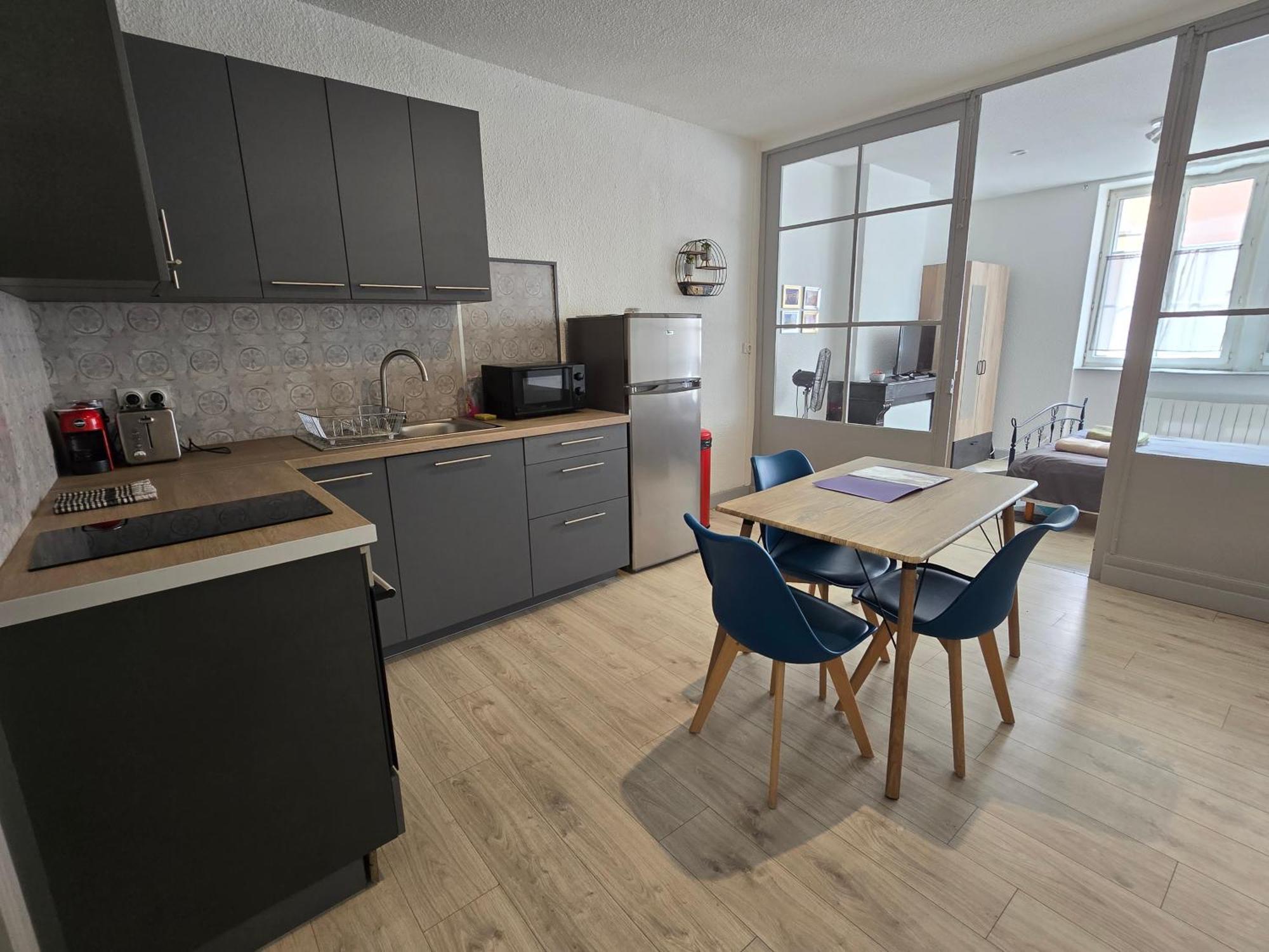 Appartement Au Calme Idealement Place A Macon. Exterior photo